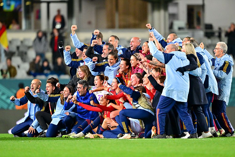 开云体育亚洲官网-西班牙女足大比分获胜，冲击冠军