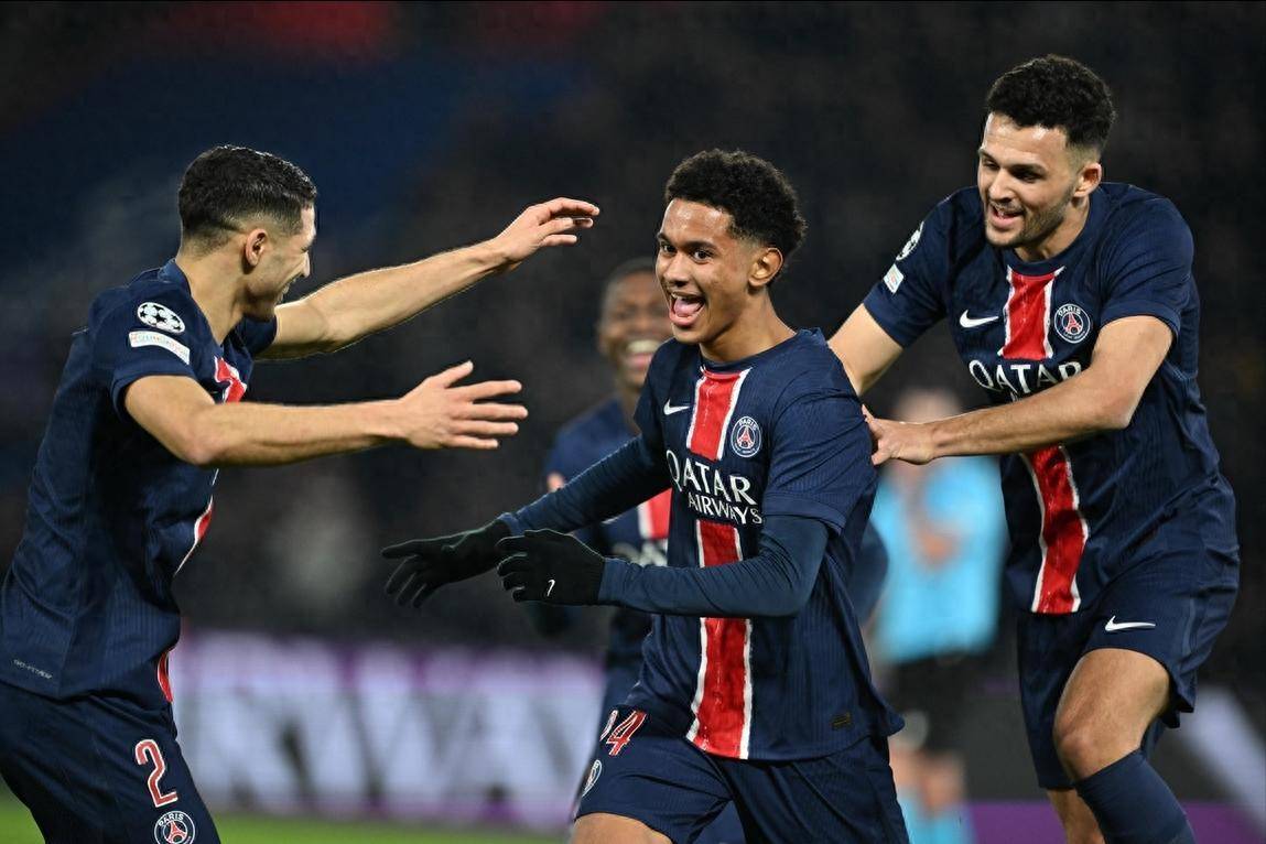 关于巴黎圣日耳曼锋线连进三球，稳定领先优势的信息