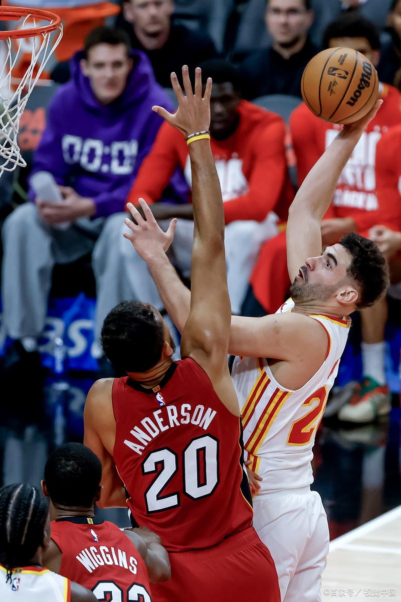 老鹰队后场火力表现抢眼，轻松击败对手的简单介绍