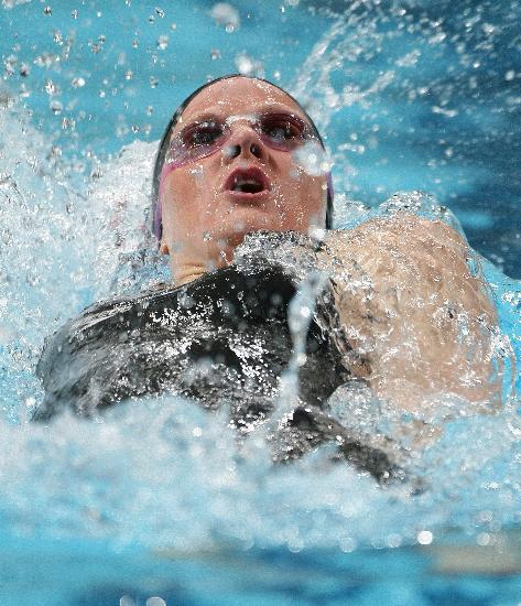 法国游泳名将表现出色，破纪录轻松取胜