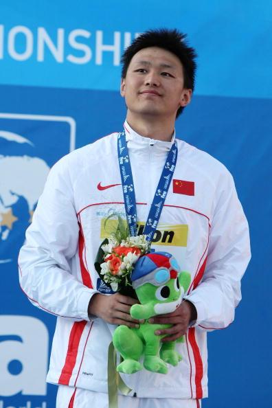 法国游泳名将表现出色，破纪录轻松取胜