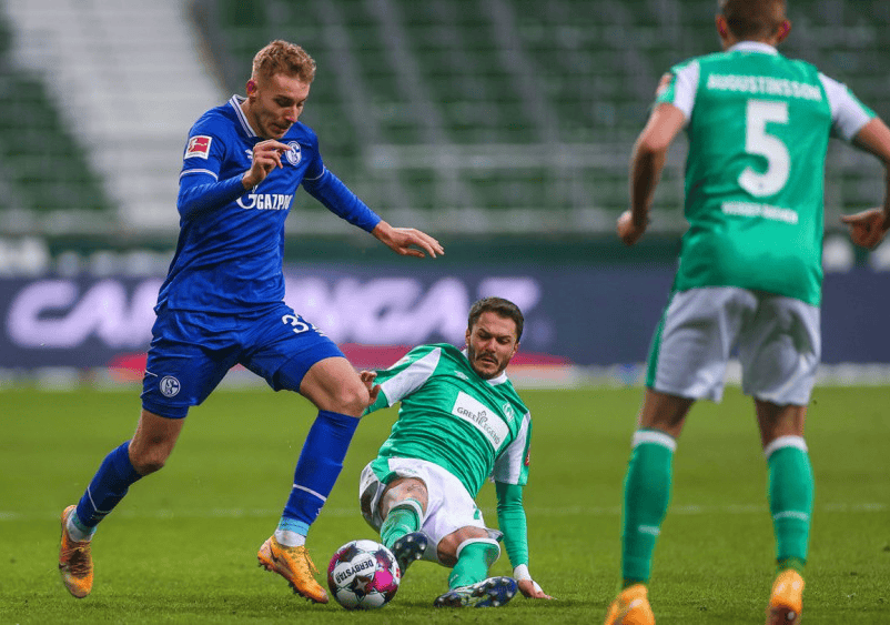 关于沃尔夫斯堡中场疑似受伤，待进一步检查的信息