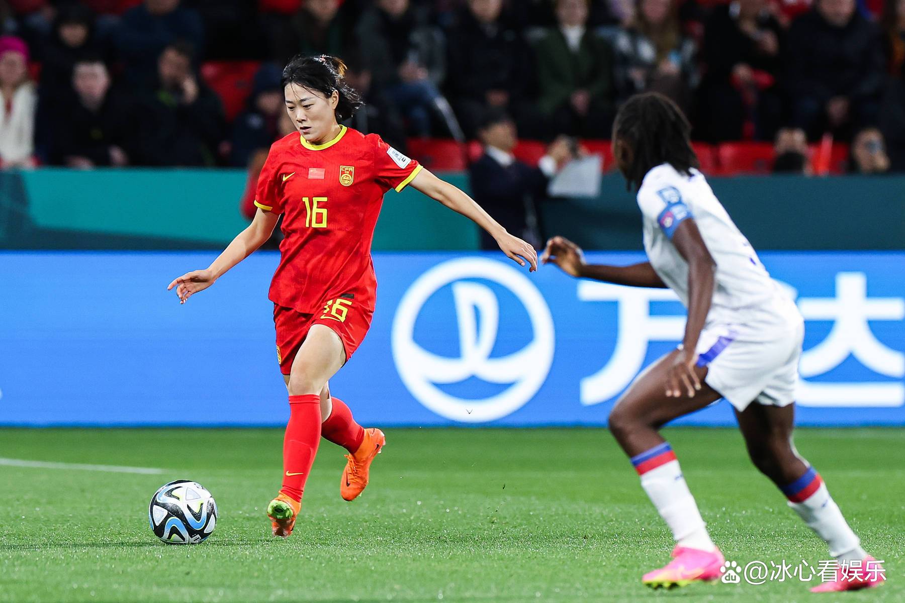 世界女足巅峰对决，中国队获得胜利