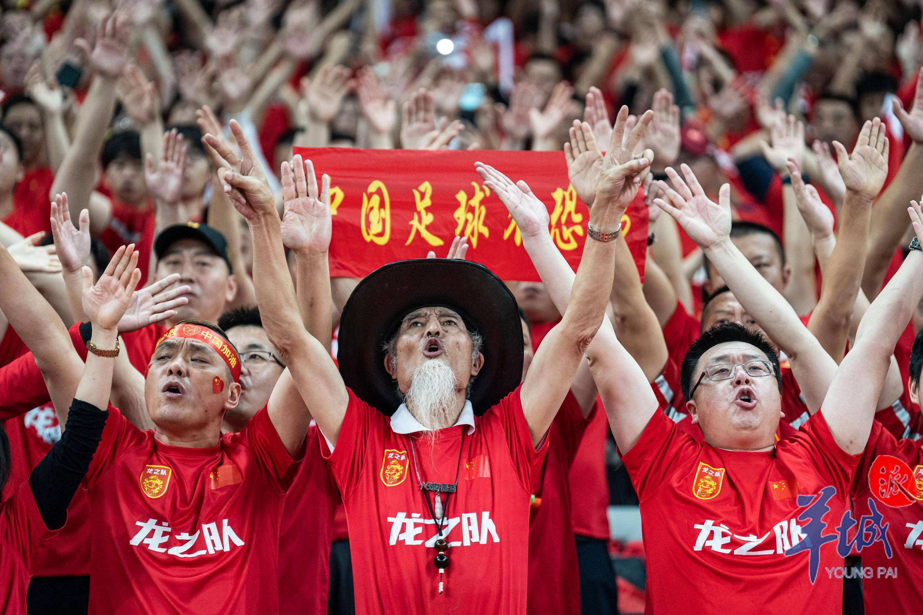 开云体育在线-球迷们热切期待着一场激动人心的比赛！