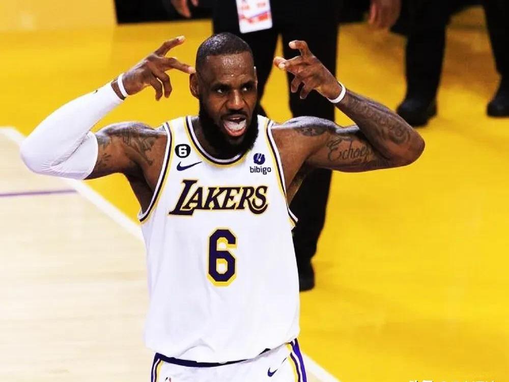 关于马刺遭遇连败，老将邓肯现身指导球队的信息