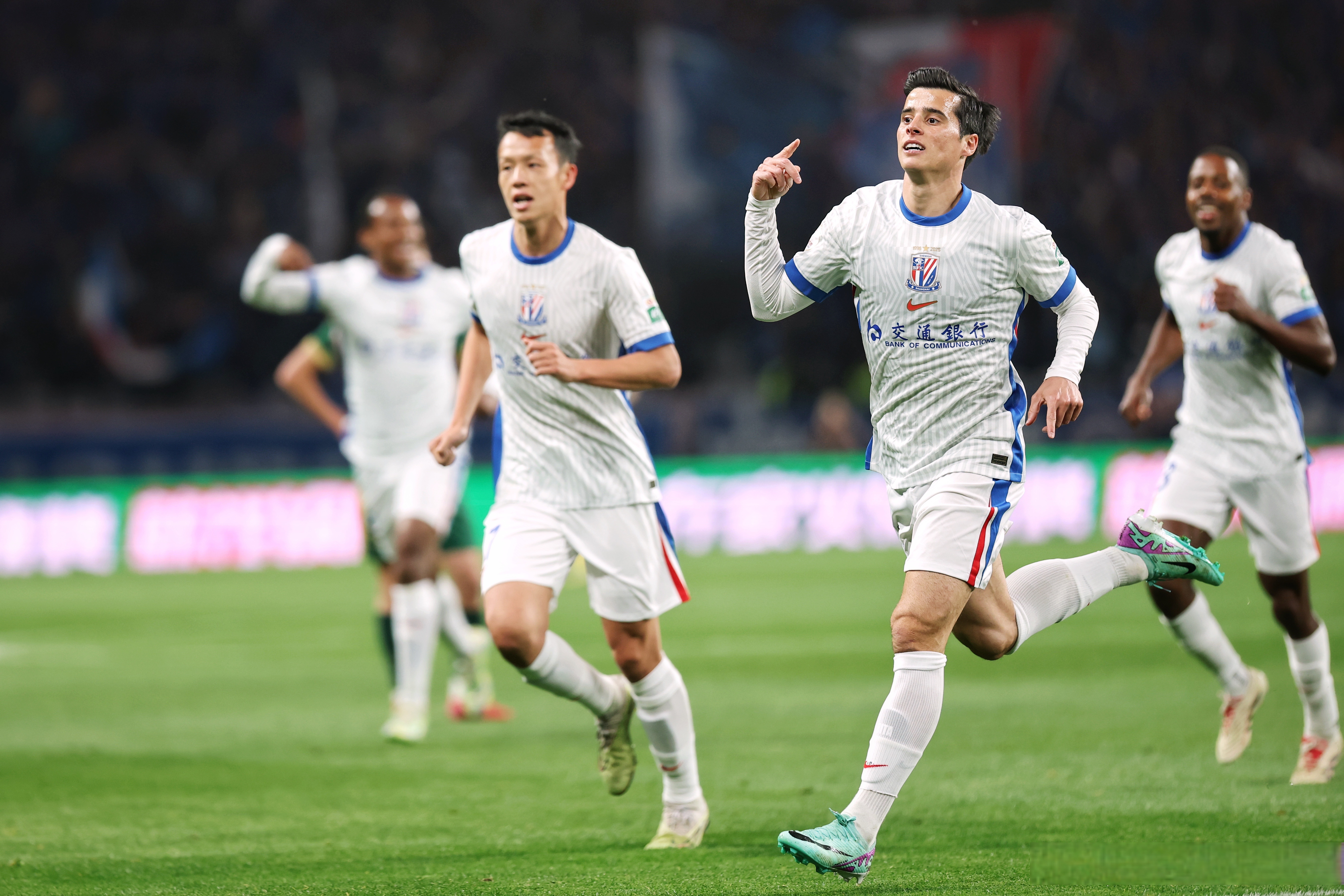 开云体育在线登录-包含广州富力主场赢球，冲击中超榜首位置磅礴前行的词条