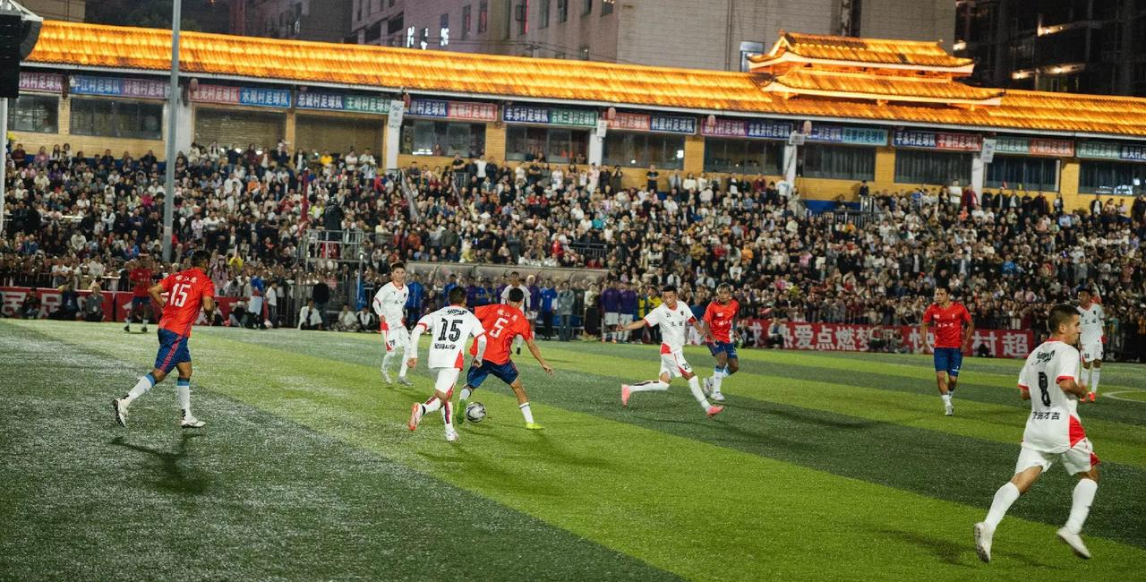 开云体育中国官网-精彩比赛引发球迷狂热，球场气氛空前火爆