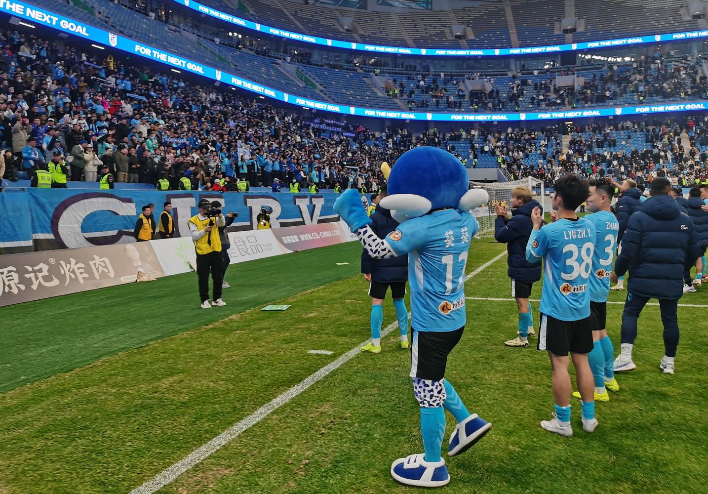 足球明星悉尼演出，球迷激动不已的简单介绍