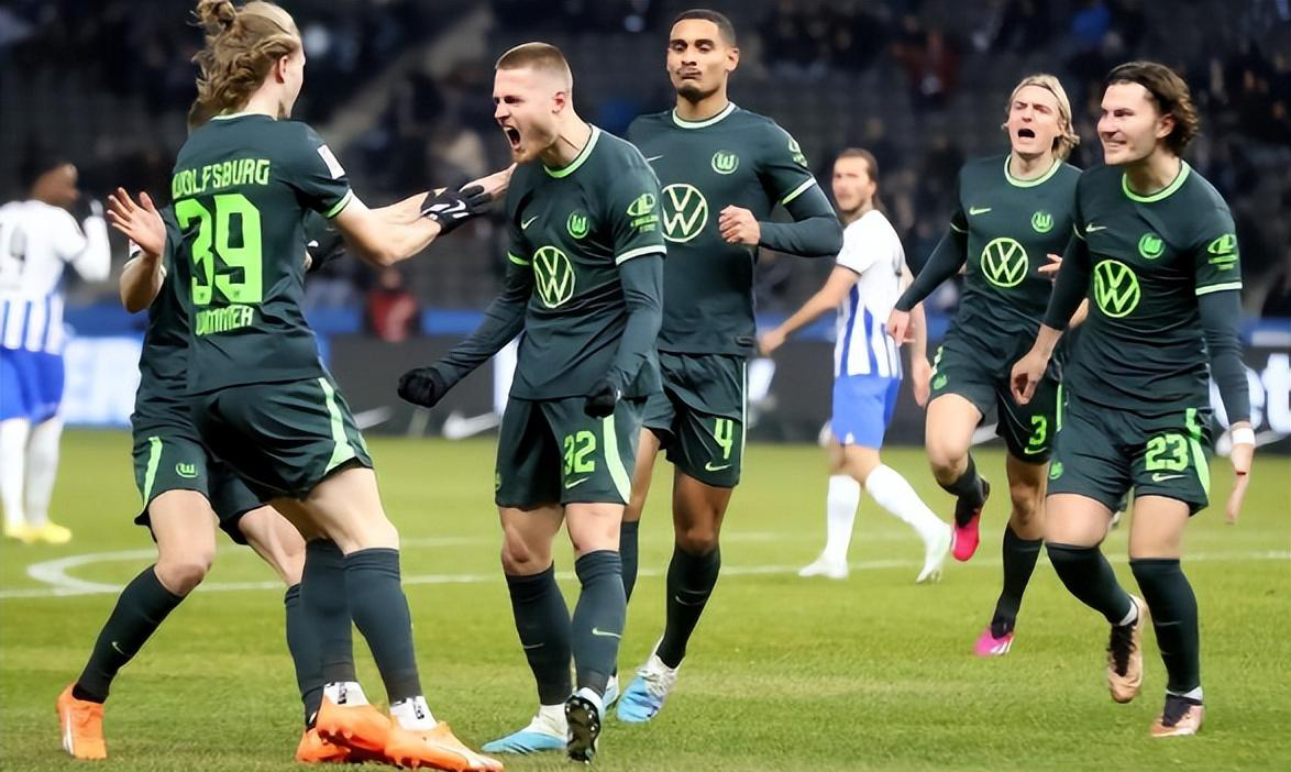 包含沃尔夫斯堡客场大胜对手，继续稳步前进的词条