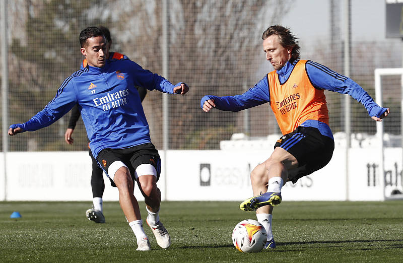 关于瓦伦西亚遭逢连败,苦不堪言积分节节下滑的信息 关于瓦伦西亚遭逢连败,苦不堪言积分节节下滑的信息