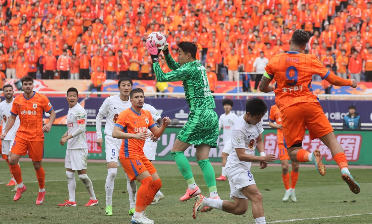 中国球员雄起：中超联赛赛场震撼的简单介绍