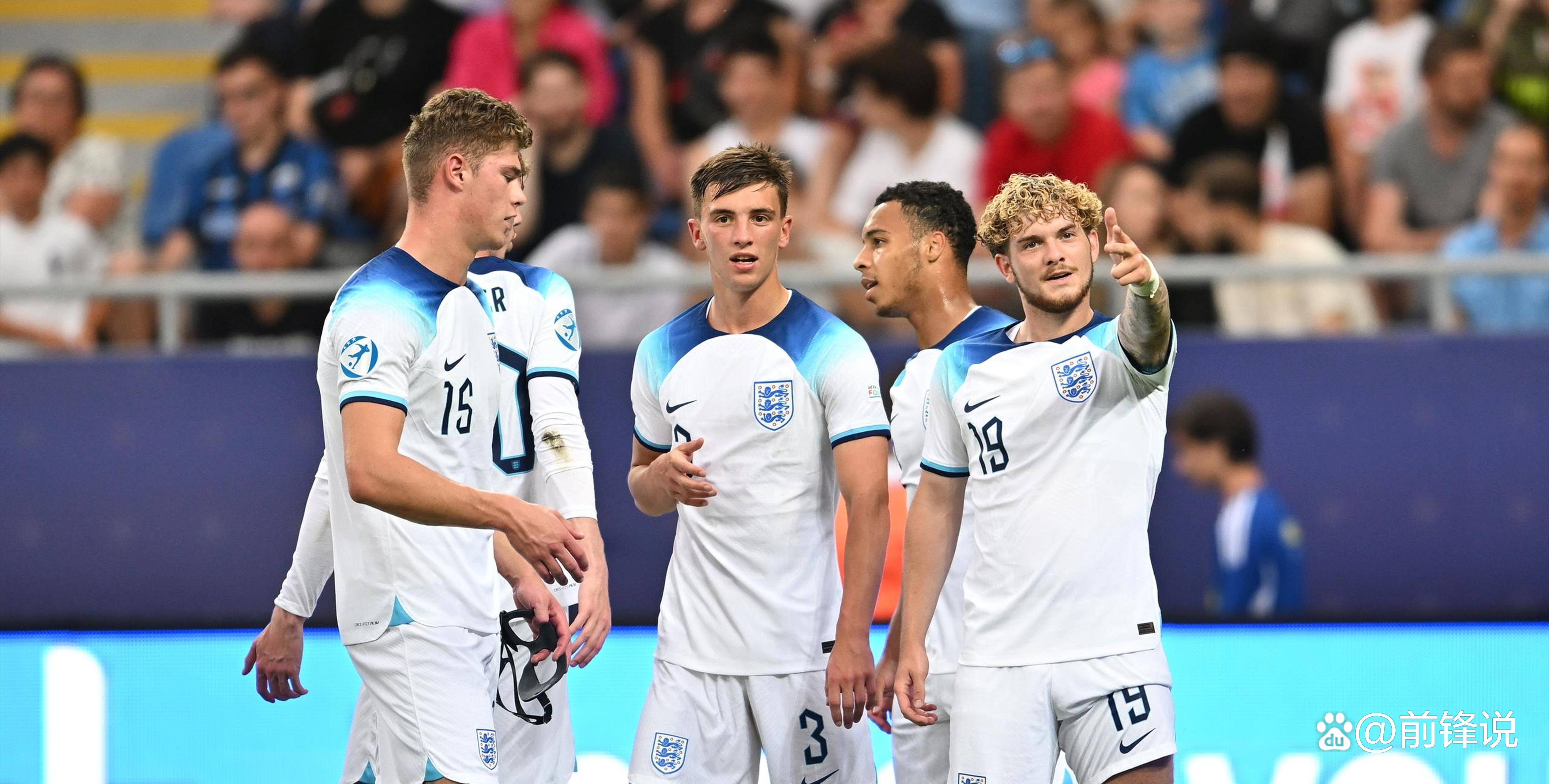 英格兰球队意气风发,轻松战胜对手 英格兰球队意气风发,轻松战胜对手