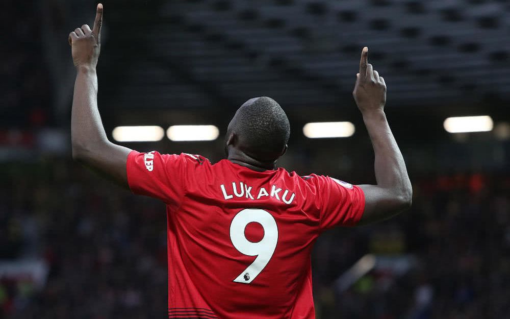 包含曼联客场憾平桑德兰，卢卡库失点的词条