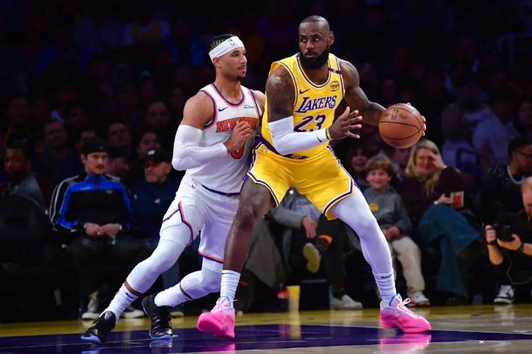 詹姆斯对决小卡特队,湖人主场取胜 詹姆斯对决小卡特队,湖人主场取胜