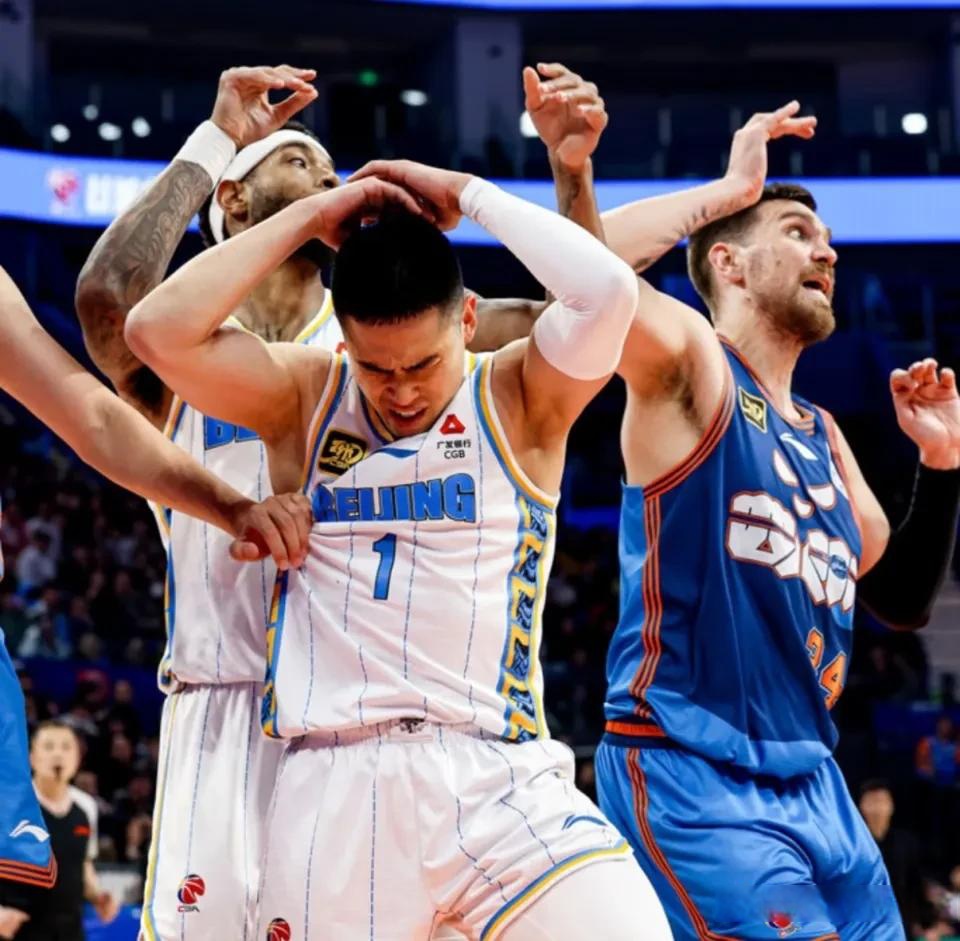 山东黄金男篮客场不敌四川队