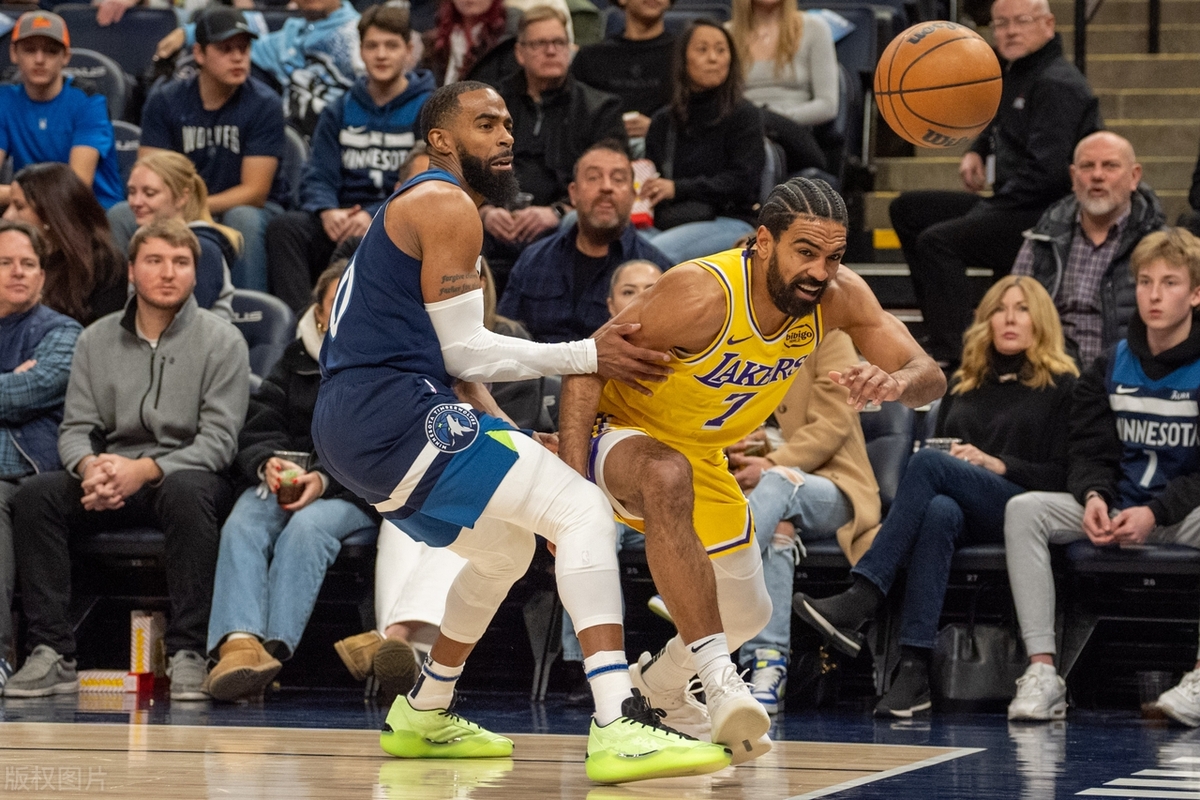 开云体育网页版-森林狼击败马刺，克里斯满分表现